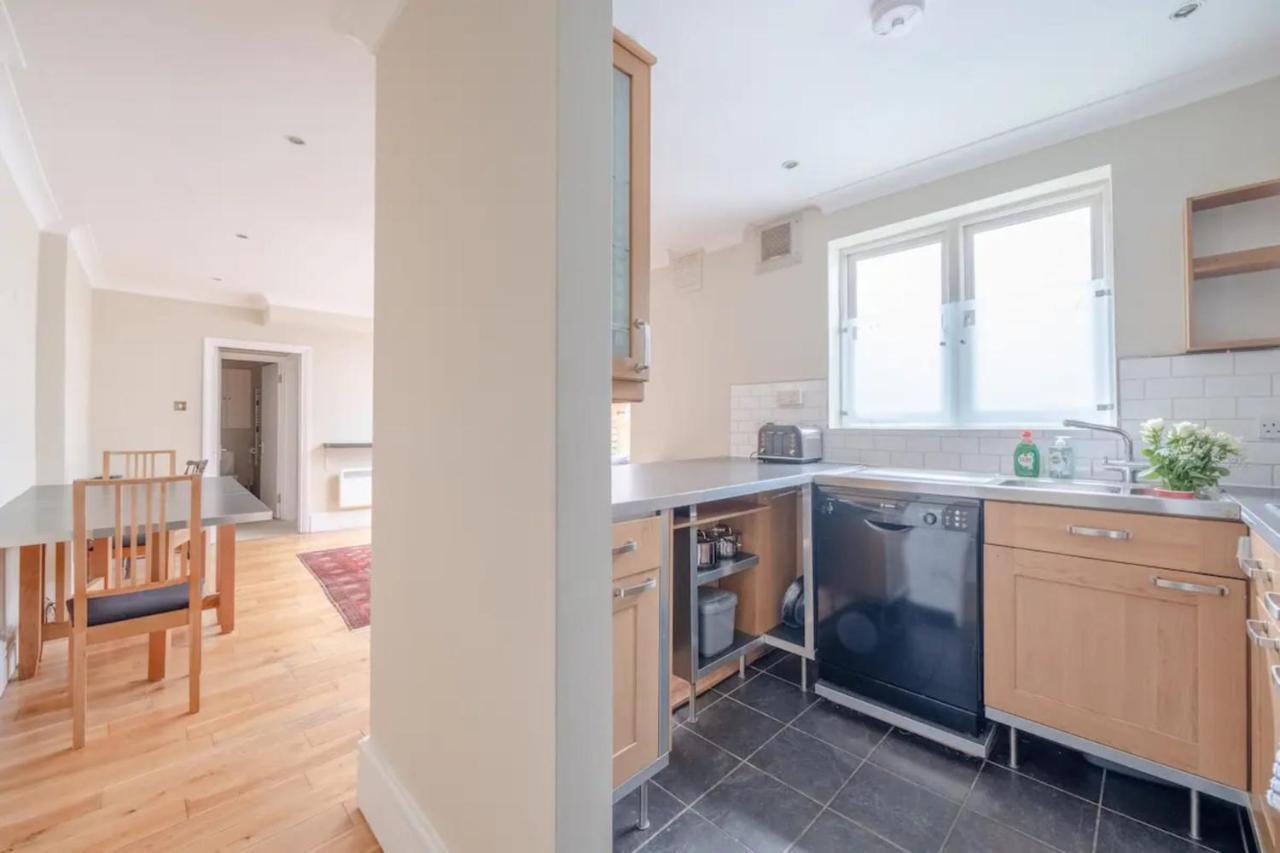 Lovely 1 Bedroom With Patio - 10 Mins From Hyde Park Apartamento